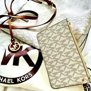 Michael Kors Signature Large Tote & Wristlet - Vanilla/ Acorn